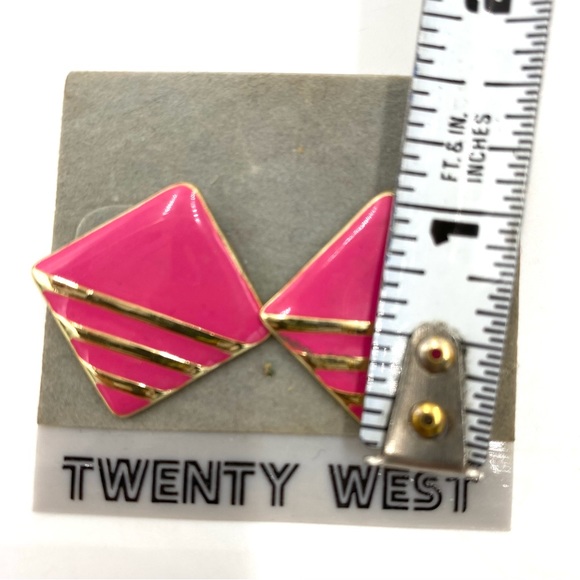 Vintage 80s Earrings Pierced Enamel Pink Square Lightweight Pressed Metal. - Picture 3 of 4